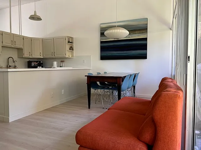 135 Greenmeadow Way — Photo 2