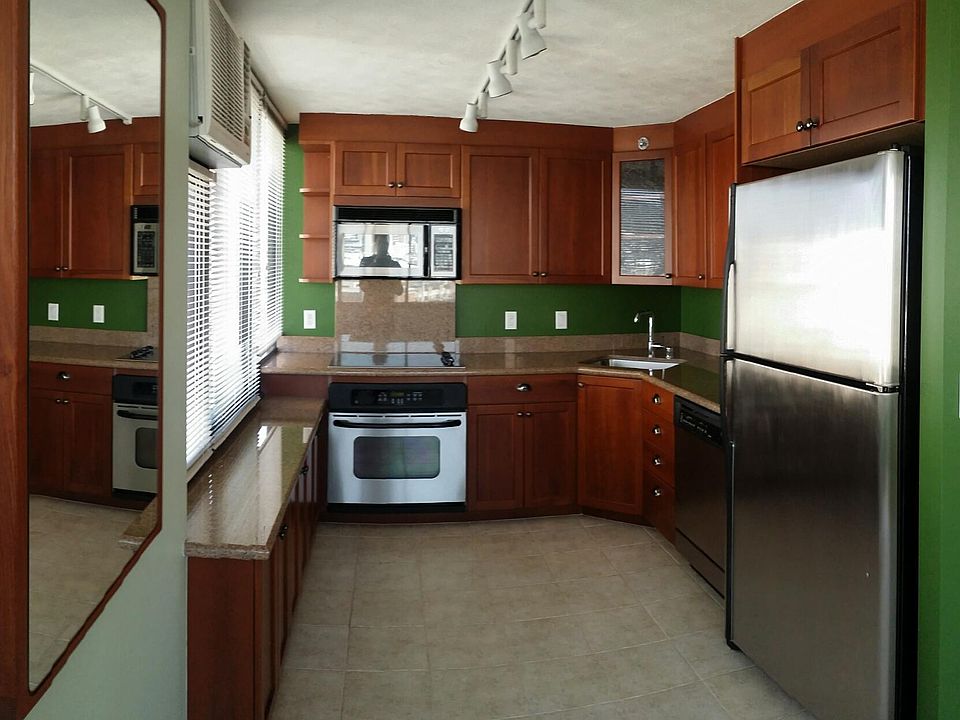 Open Kitchen design with lots of storage options. Includes Microwave, Disposal, Dishwasher, Refrigerator with Ice Maker and Filtered Water.