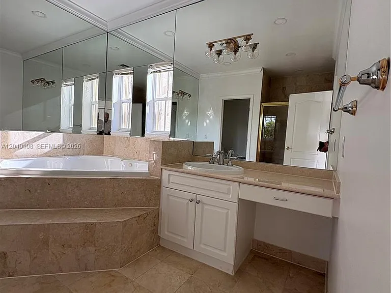 18410 NE 30th Ave #18410 — Photo 31