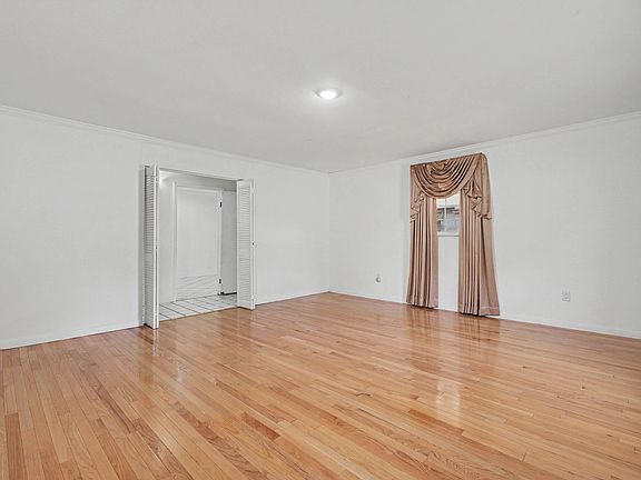 5th image of 3423 S Chester St