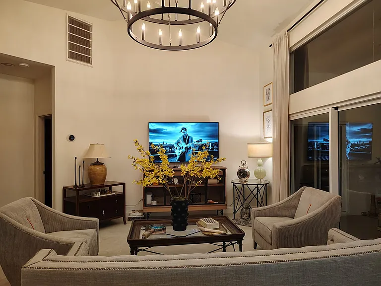 Livingroom and patio