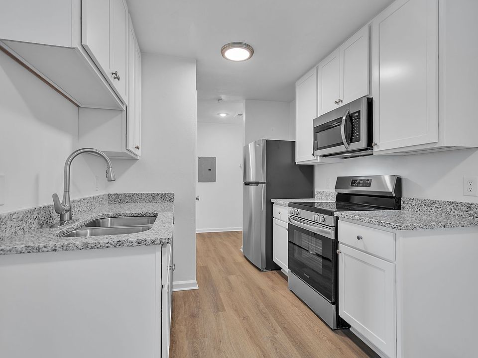 1st image of 429 Acorn Grove Ln #E