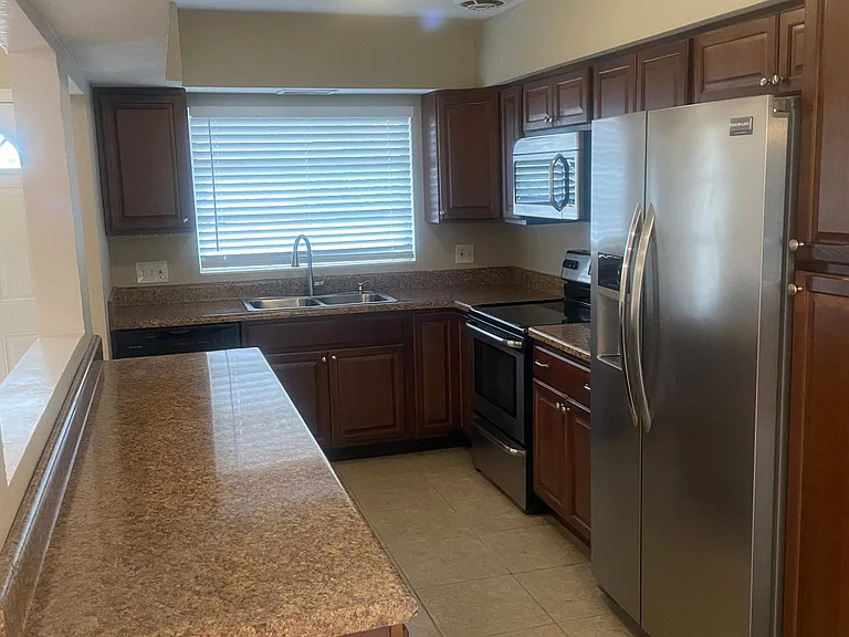 1496 Lakeside Dr — Photo 3