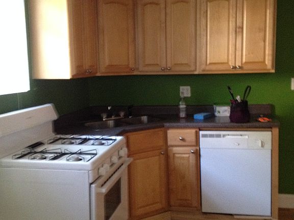 5th image of 851 W Cornelia Ave APT Gdn