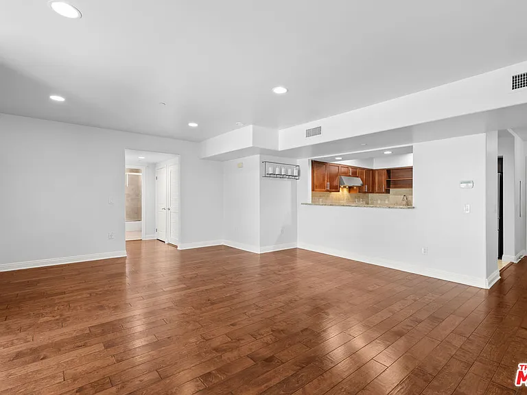 8238 W Manchester Ave #209 — Photo 4