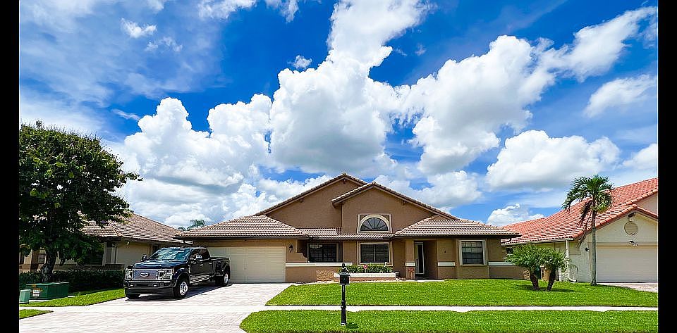 1st image of 9731 N Oak Knoll Cir