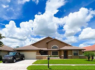 9731 N Oak Knoll Cir, Davie, FL 33324