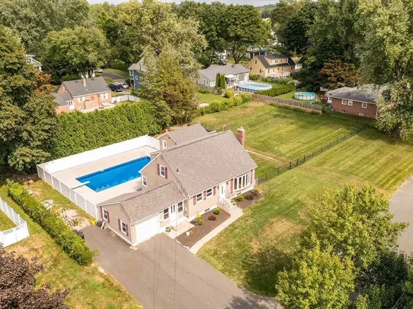 31 Park Ave, South Hadley, MA 01075