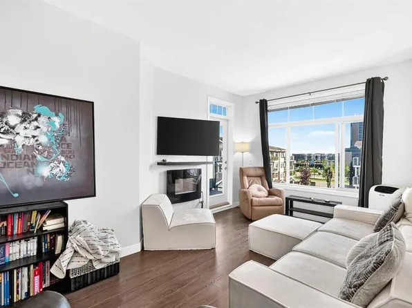 28 Auburn Bay Line SE #401, Calgary, AB T3M 1Z7