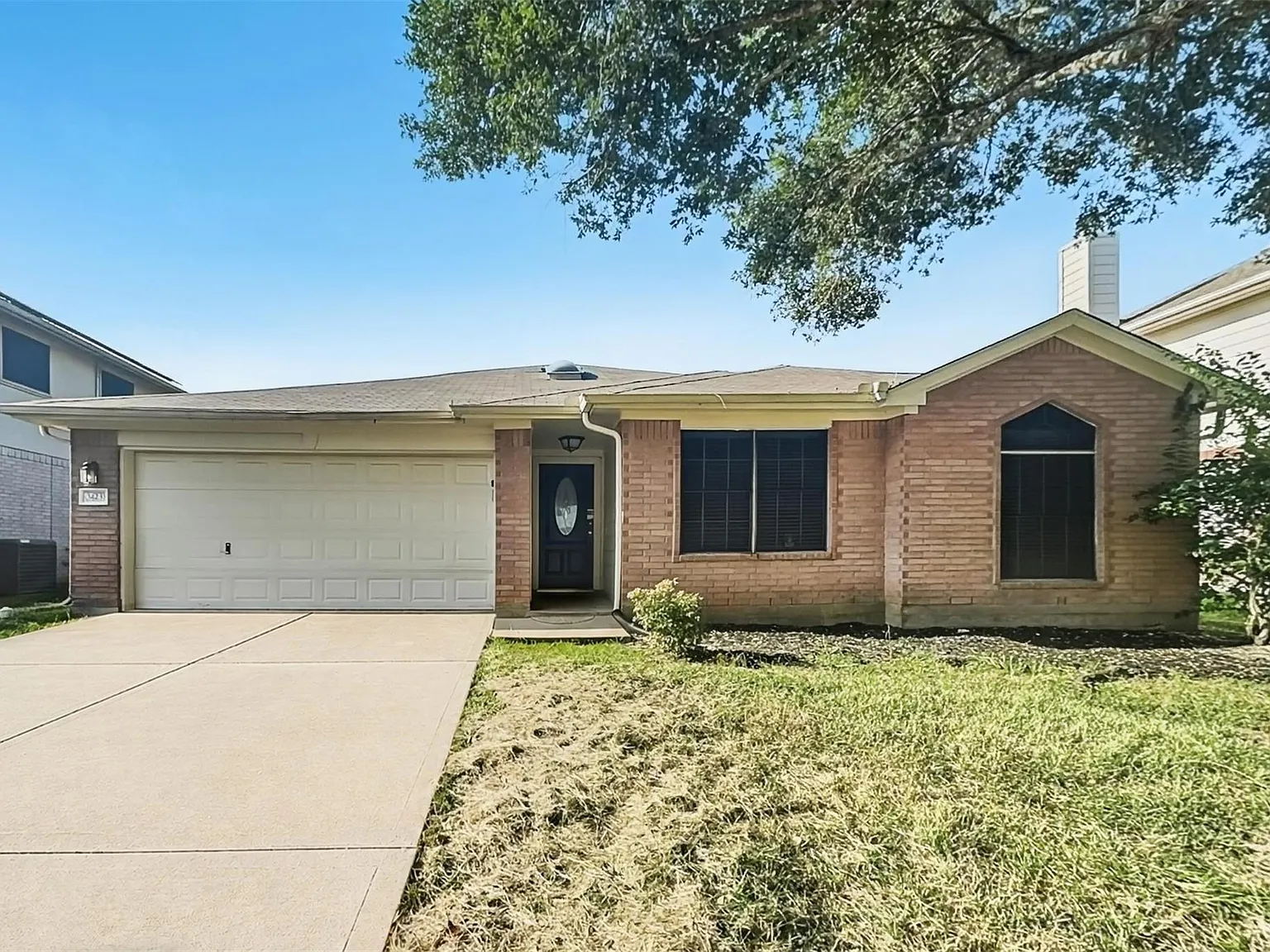 3 bed, 2.0 bath, 2018 sqft, $2,095 — Photo 1