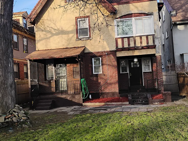 Field St — Photo 127