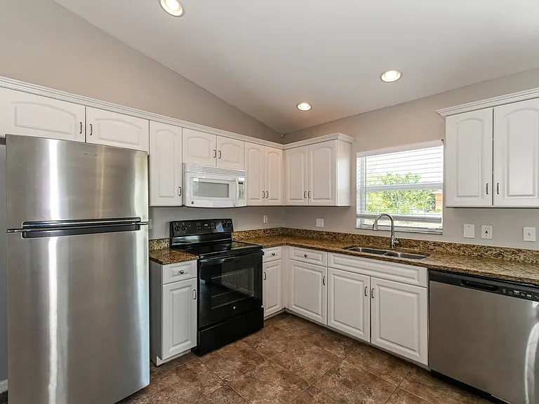 3400 34th St SW — Photo 9