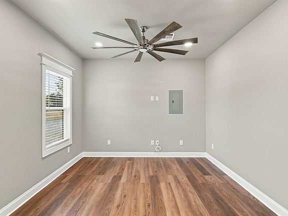 4th image of 311 S Judge Hailey Dr