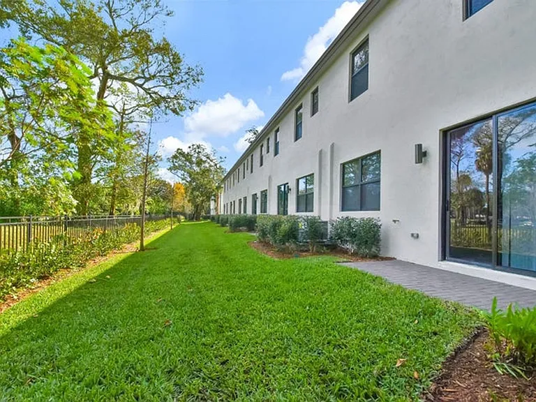 4074 Highland Oaks Dr — Photo 11