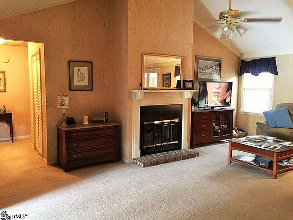 4th image of 104 Sunningdale Ct #A