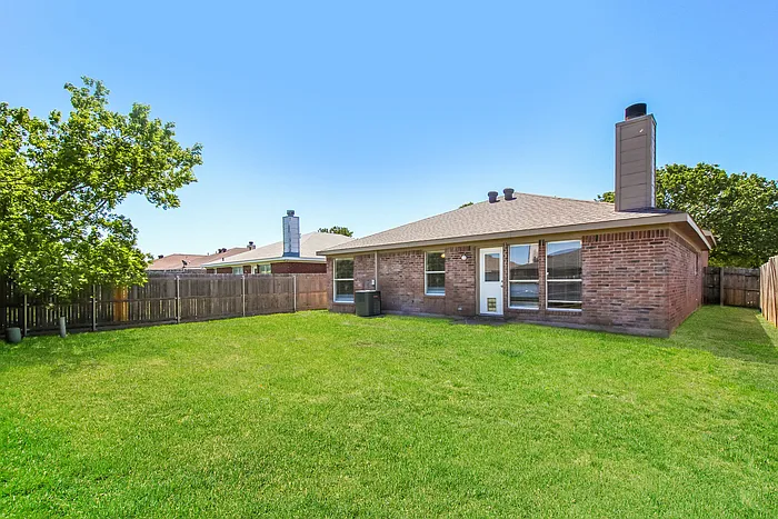 1909 Canyon Ridge St — Photo 13