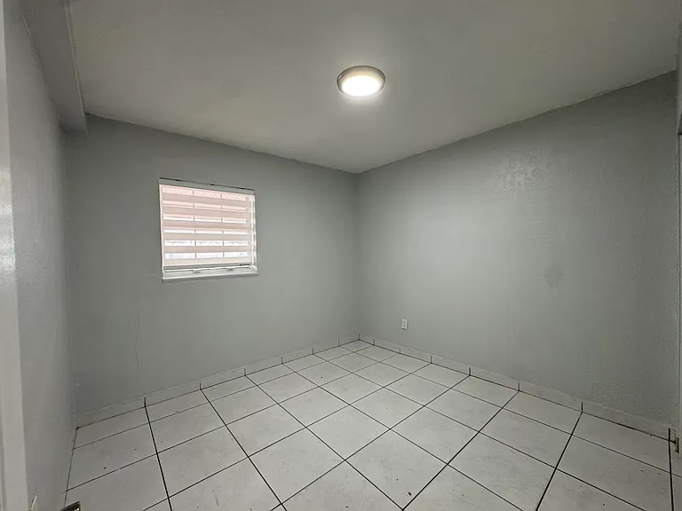 3540 NW 95th Ter — Photo 19