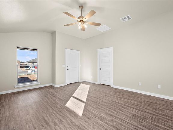 5th image of 3613 Valencia Ave