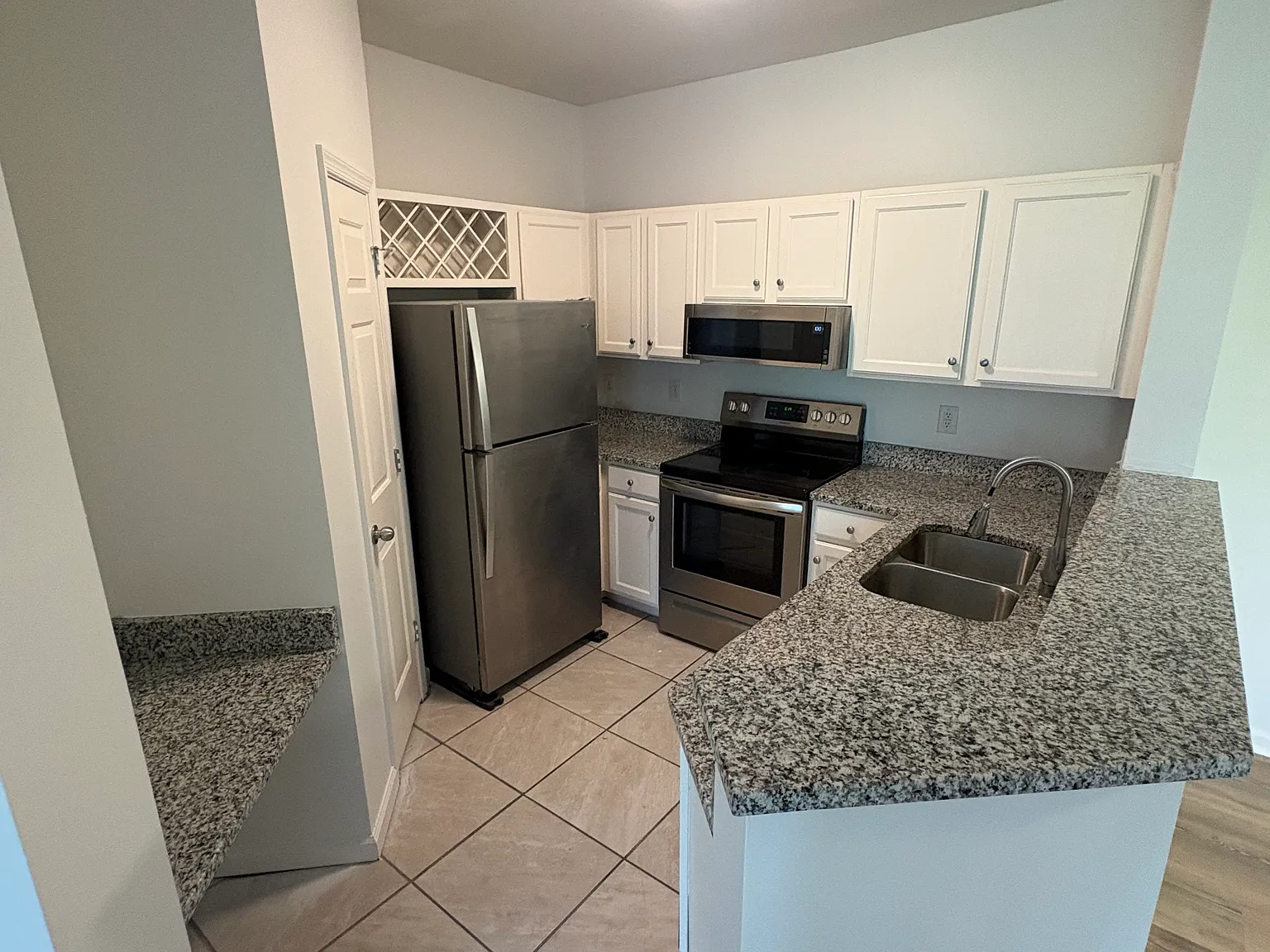 2 bed, 1113 sqft, $1,850 — Photo 2