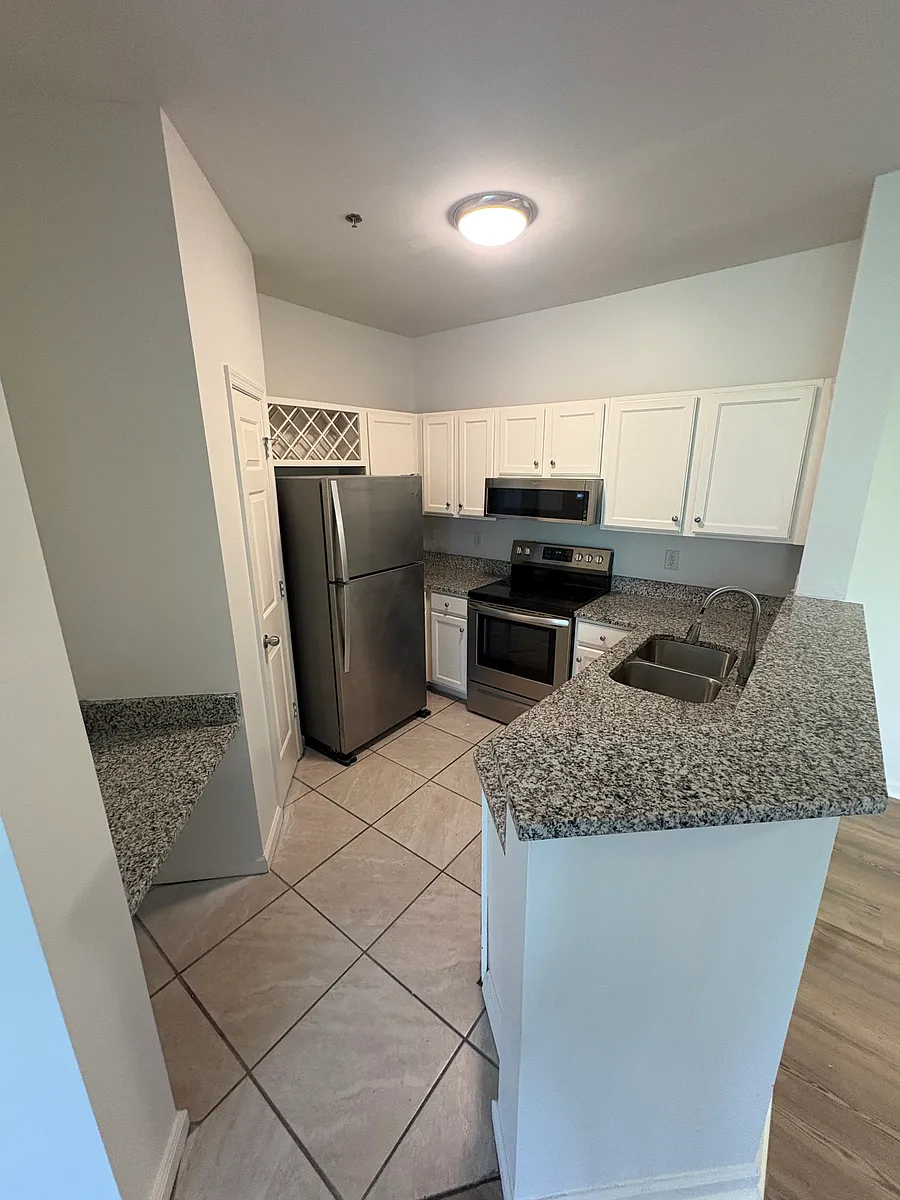 Building Photo - 310 Riverbend Dr #1E