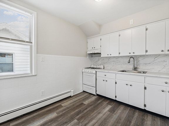 5th image of 126 Franklin St Floor 3