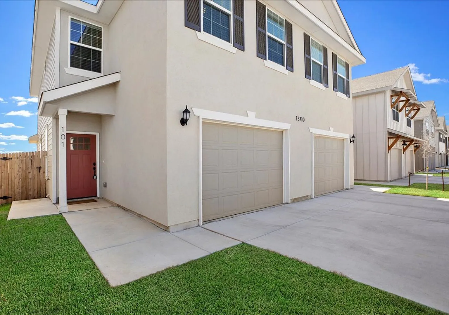 13710 Enzo Gate — Photo 2
