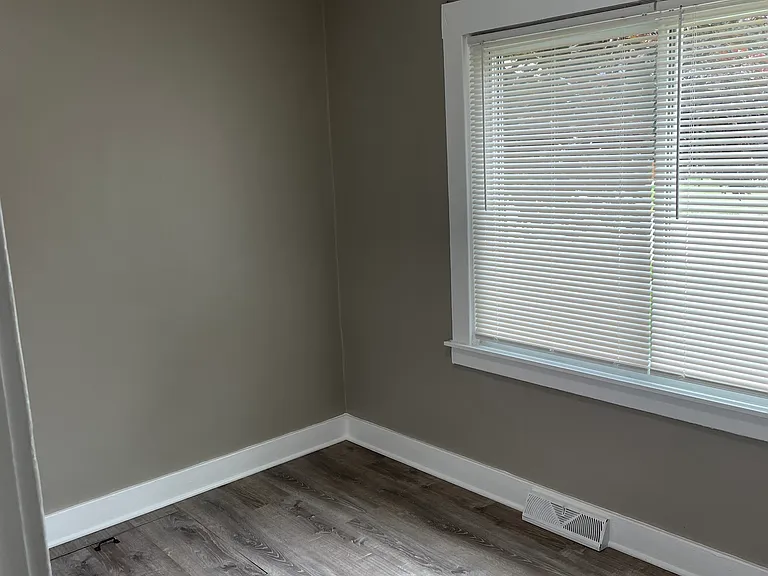 23321 Hazelwood Ave — Photo 5