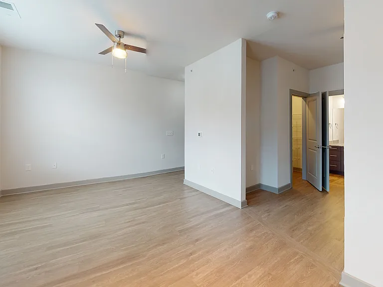 1274 at Towson — Photo 37