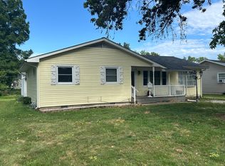 11 Holiday Ter, Centralia, IL 62801