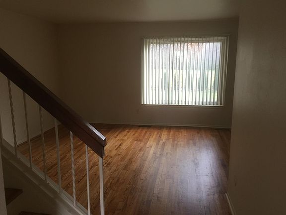 5th image of 634 N Terrace Ln
