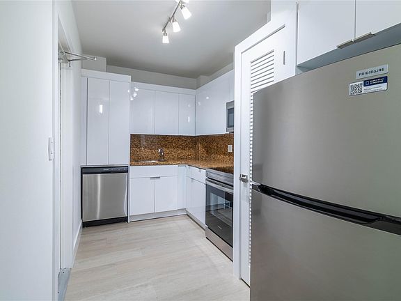 3rd image of 2424 SE 17th Street #305B