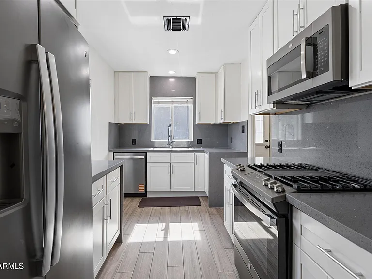 926 W Moreland St — Photo 9