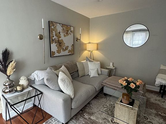 5th image of 62 Queensberry St #115