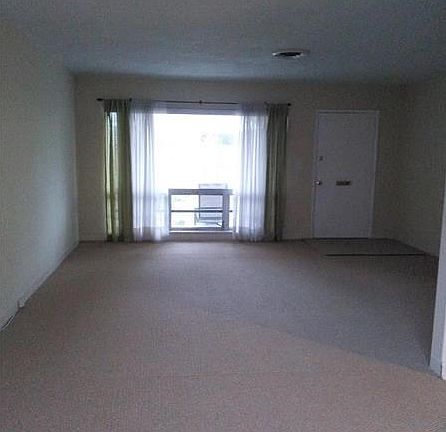 4th image of 431 SE 1st Ave