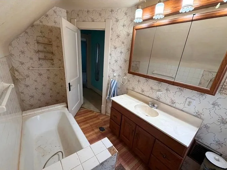1425 Prouty Ave — Photo 17