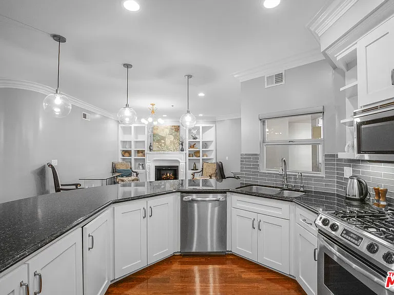 850 N Croft Ave #203 — Photo 15