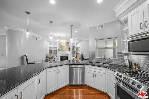 850 N Croft Ave #203 Photo 1