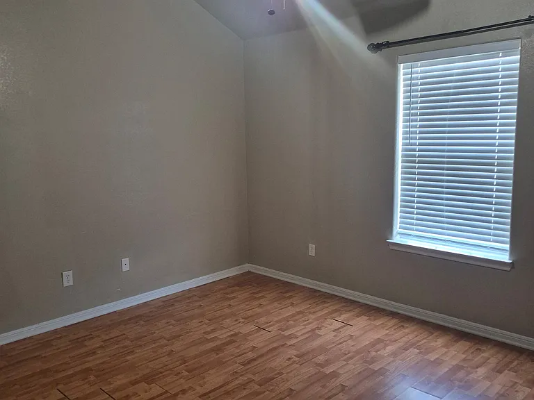 3005 Baldwin Loop — Photo 3