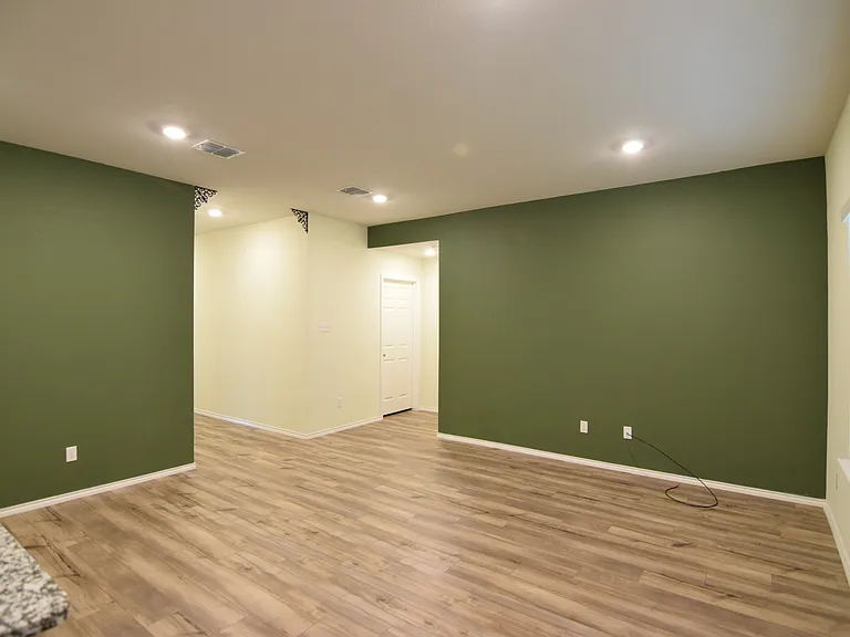 749 Jersey Ct — Photo 10