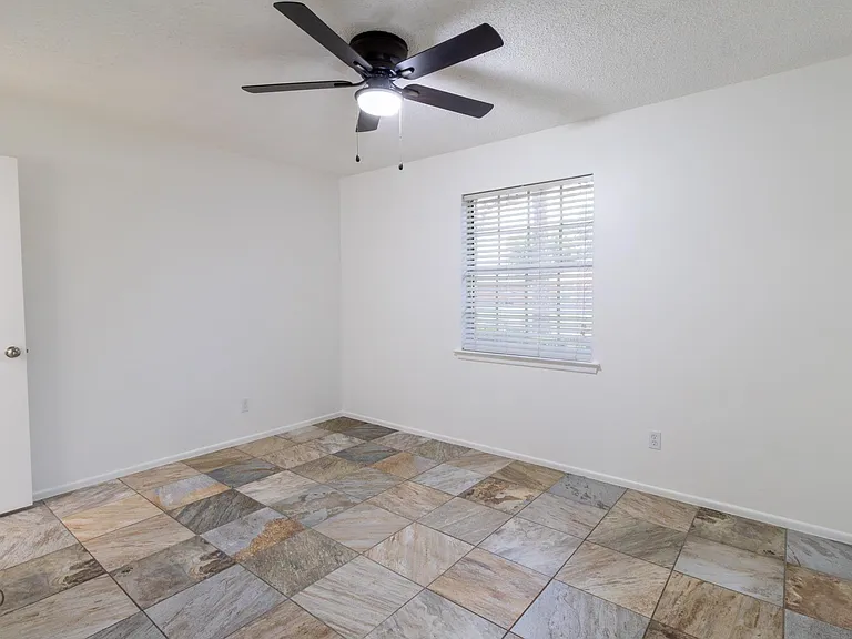 1020 Foley Ave — Photo 24