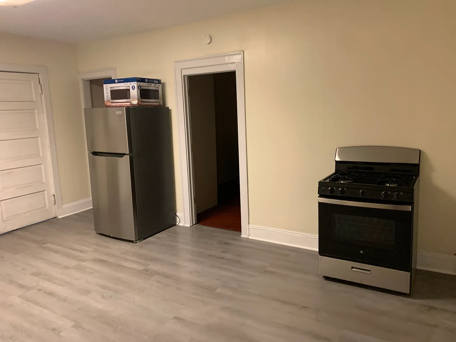 2 bed, $1,100 — Photo 2