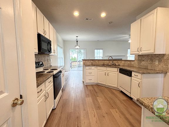 4th image of 106 Thurber Way