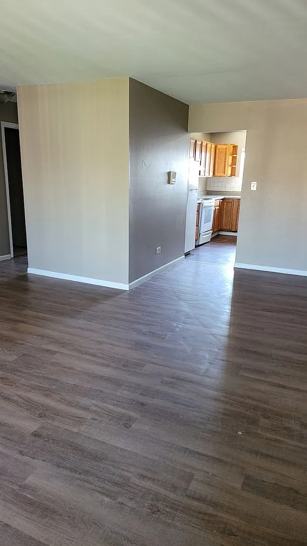 Country Glen — Photo 1
