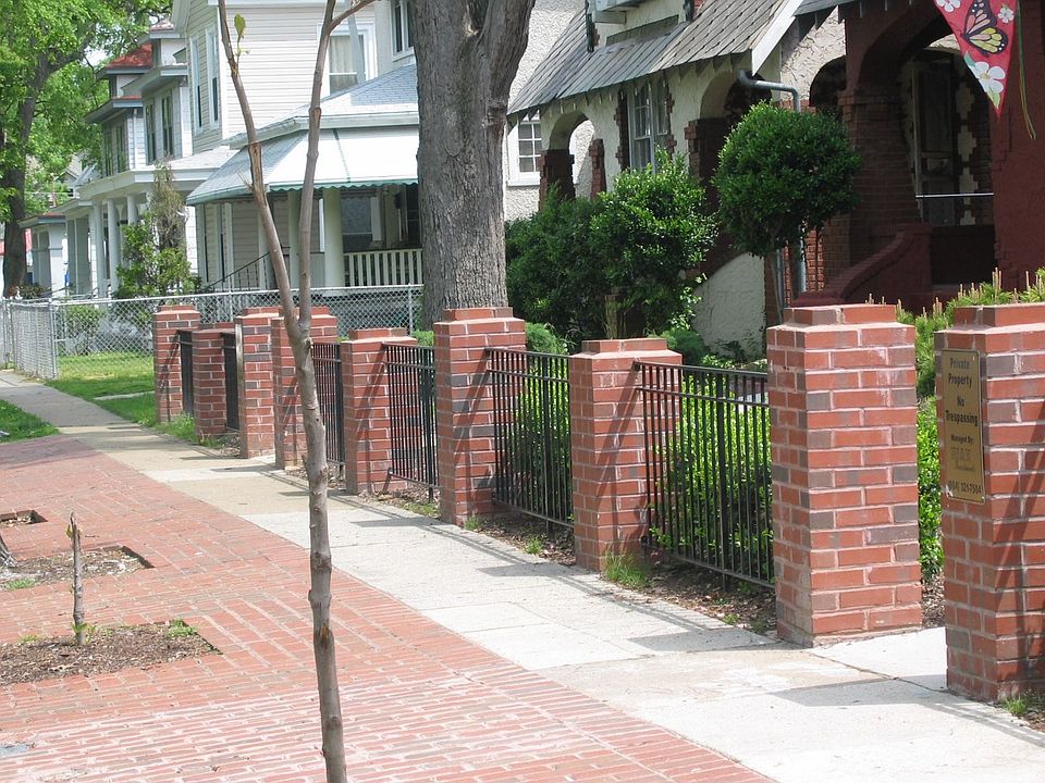 2nd image of 2901 Barton Ave