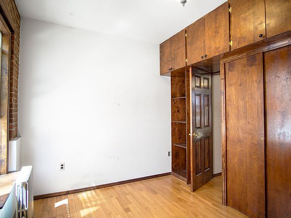 5th image of 235 W 18th St APT 4RW