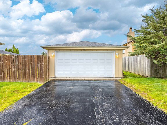 3rd image of 4024 W 172nd Pl