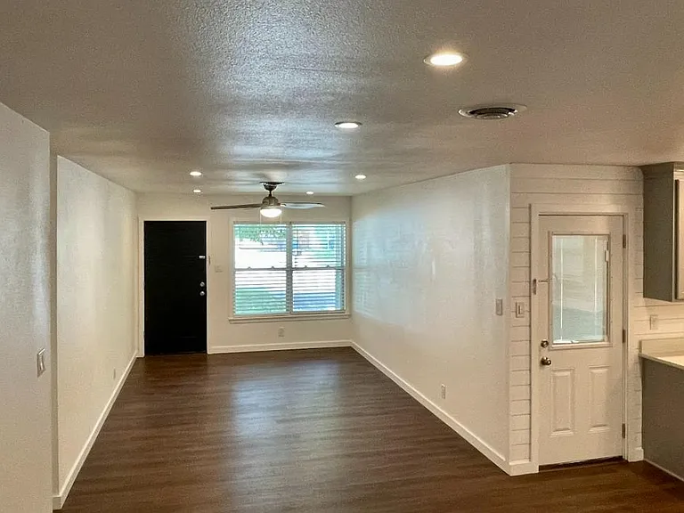 7509 Delafield Ln — Photo 4