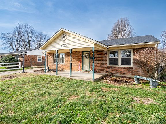 2nd image of 3836 Lovell Dr