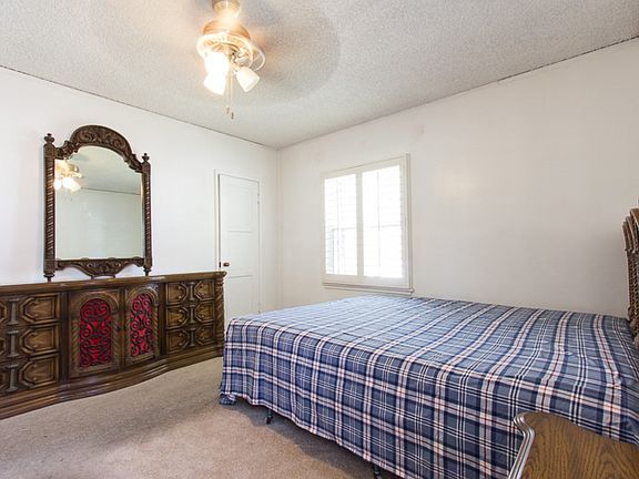 5th image of 1542 Randall St