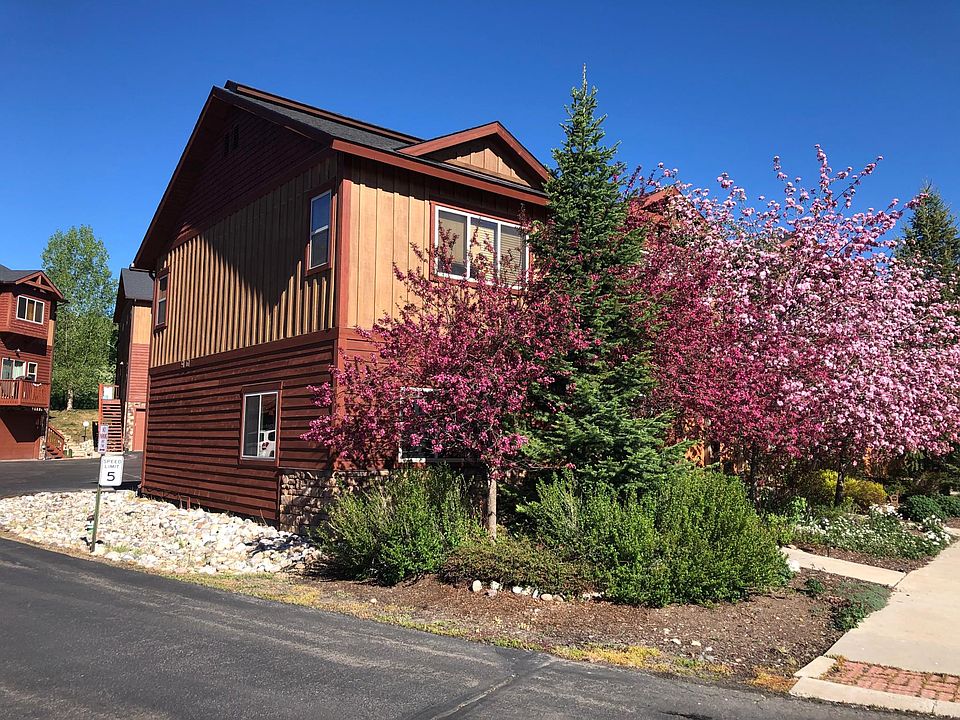 End Unit two-level townhome in quiet neighborhood.
